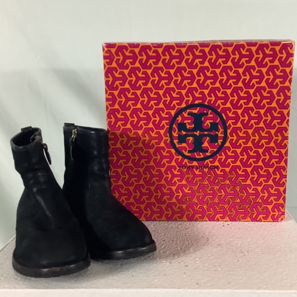 Tory Burch Black Pebbled Leather Ankle Boots Logo Side Zip 8.5M 5588 C16